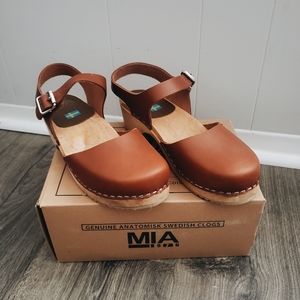 MIA Sofia Clogs NIB